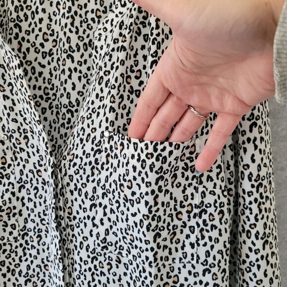 Apt 9 Leopard Print V-Neck Blouse Womens Size M Long Sleeve Pockets Career - Picture 4 of 9